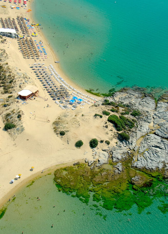 Παραλία Αμμολόφων στην Νέα Πέραμο